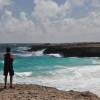 Observando o mar azul no Parque Nacional Washington-Slagbai, no norte de Bonaire